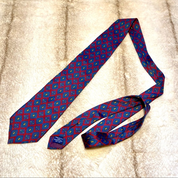 Silk Tie Gap - Picture 1 of 6